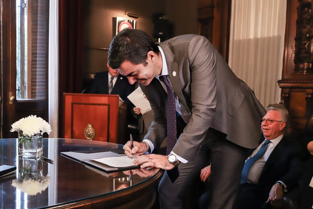 Con el eje en las próximas elecciones, Urtubey firmó el “compromiso ético digital” - Fuente: Gobierno de Salta.