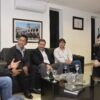 Gustavo Sáenz reunido junto a concejales en su despacho - Fuente: Municipio de Salta.