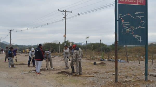 Continúan las tareas de limpieza en el camino La Pedrera - Fuente: Municipalidad de Salta.
