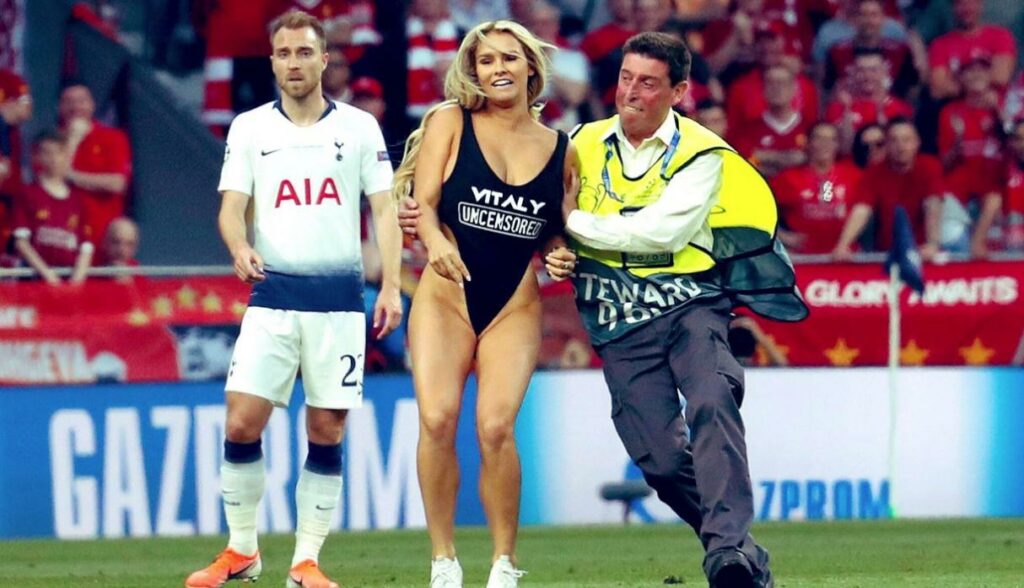 La Verdad Detr S De La Sensual Mujer Que Invadi La Final De La Champions League Salta