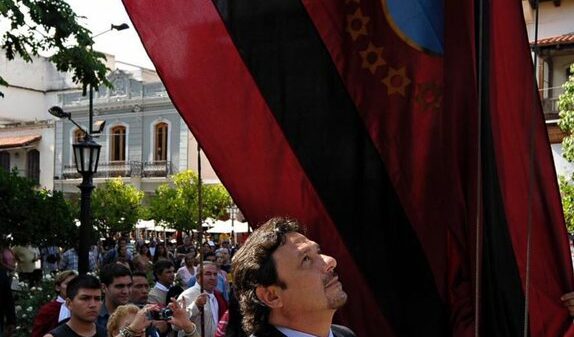 Gustavo Saenz - Bandera de Salta - Fuente: Twiter @GustavoSaenzOK