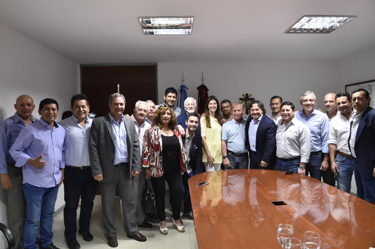 Sáenz con intendentes del frente - Fuente: Prensa Oficial de Sáenz
