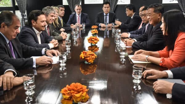 Sáenz con delegación de China - Fuente: Salta.gov.ar