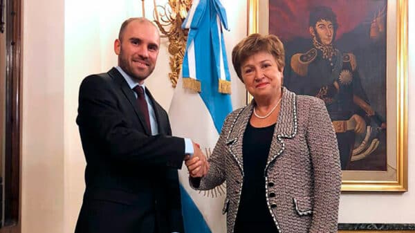 Martín Guzmán con la directora del Fondo, Kristalina Georgieva