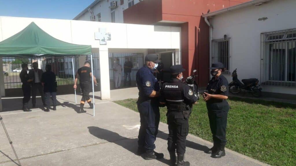 Coronavirus con gran expectativa se inició la vacunación de la policía