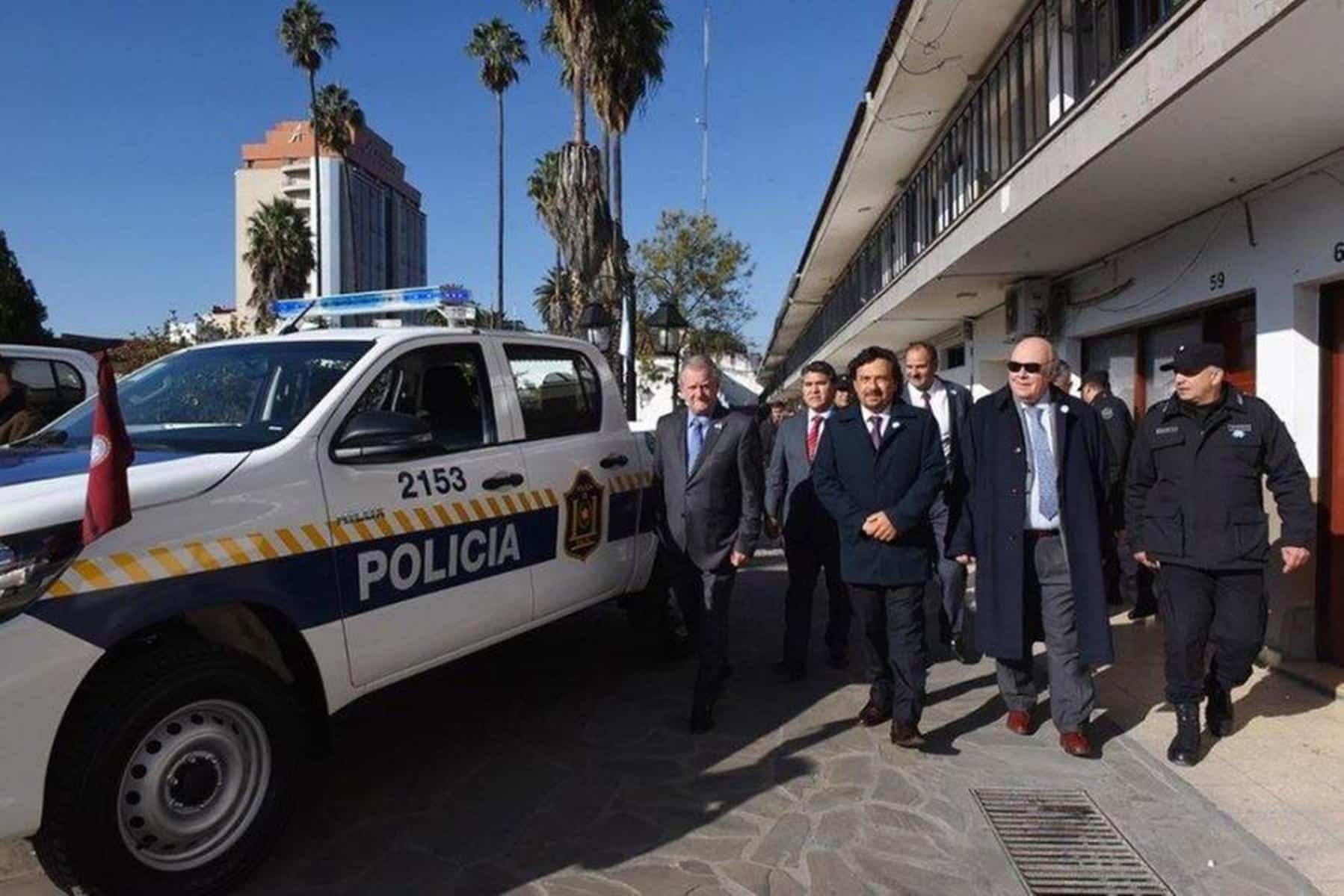 Gustavo Sáenz con la Policía de Salta