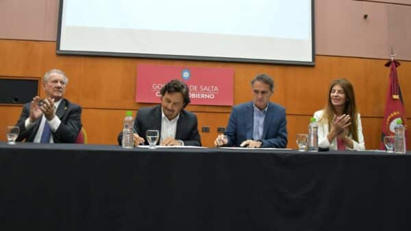 Gustavo Sáenz con Gabriel Katopodis - firma de convenio obras públicas